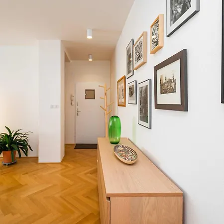 Modern - Walk To Main Station *